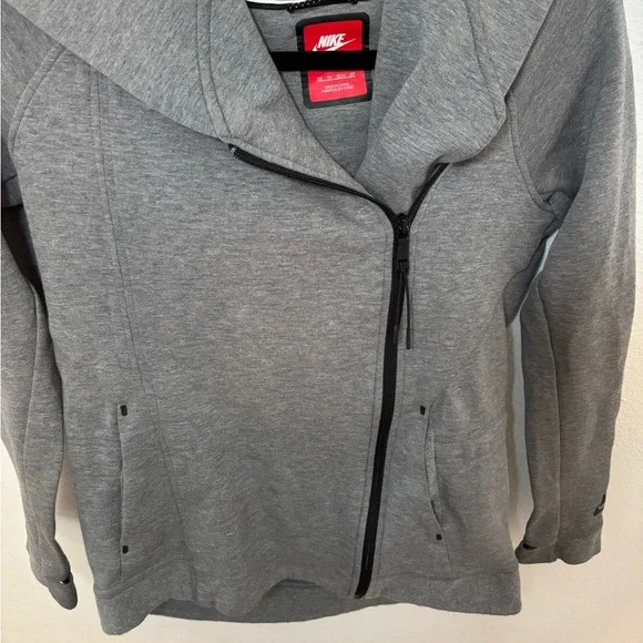 Nike women’s tech fleece cape - Picture 8 of 9